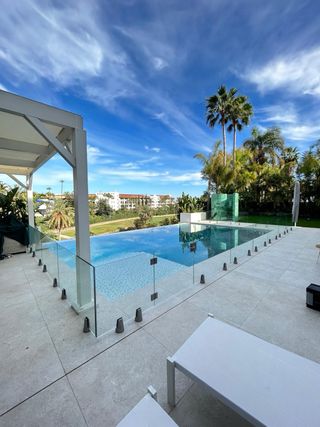 Barandillas de Cristal para piscinas y Escaleras