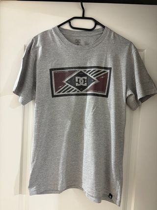 Camiseta DC Shoes gris chico
