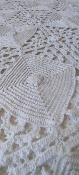 Colcha de lana tejida a mano