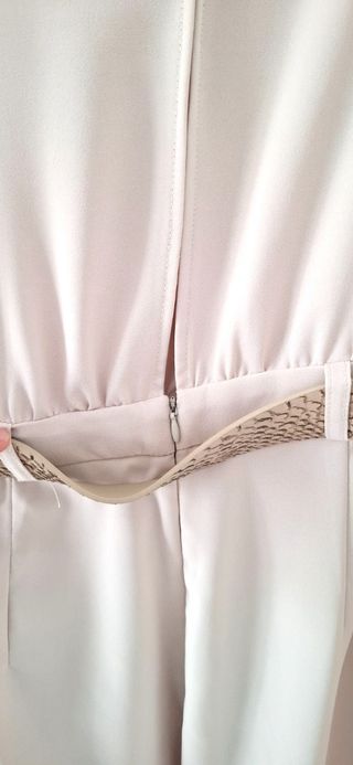 Mono Zara beige con cinturón