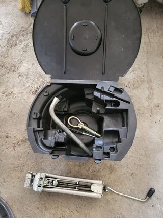 Gato SEAT CÓRDOBA 6L y herramientas
