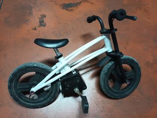 Bicicleta de equilibrio con pedales