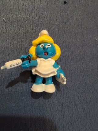 Figura Pitufiba Enfermera con Jeringuilla