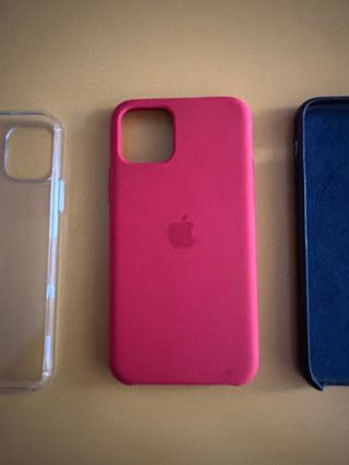 Fundas iPhone (Negra, Transparente, Roja, Azul)