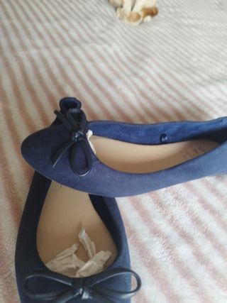 Manoletinas azul marino con lazo negro