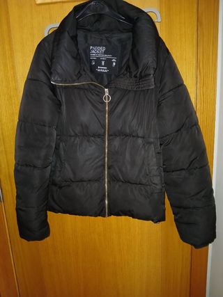 Chaqueta acolchada Stradivarius negra