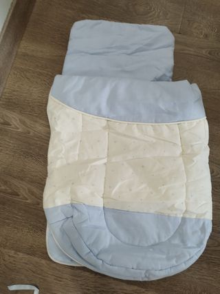 Saco para carrito de bebé azul y blanco