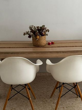 Set di 2 sedie nordiche con braccioli.