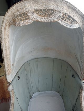 Cochecito antiguo de bebé 1900-20