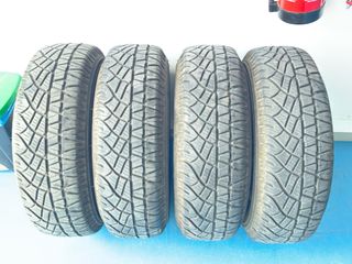 Michelin Latitude Cross 215/70R16 Neumáticos