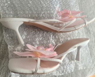 Sandalias de mujer con flor