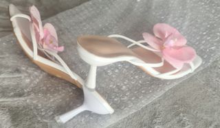 Sandalias de mujer con flor