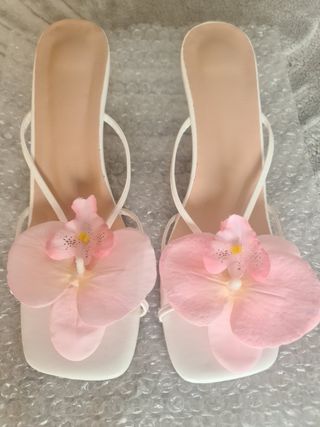 Sandalias de mujer con flor