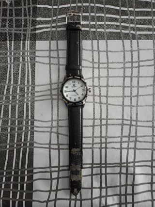 Reloj Marea Negro y Plateado