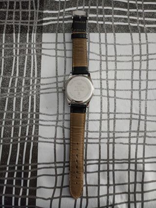 Reloj Marea Negro y Plateado