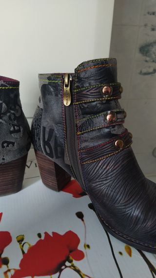 Stivaletti tronchetti Laura Vita tacco medio