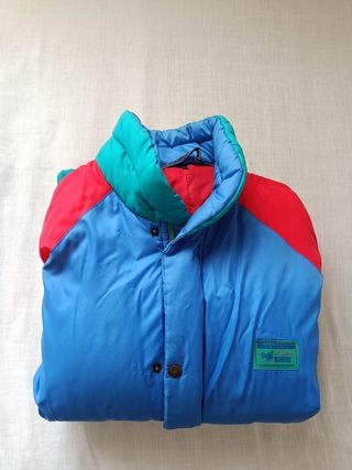 Anorak plastificado azul, rojo y verde