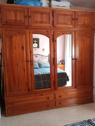 Armario de madera doble
