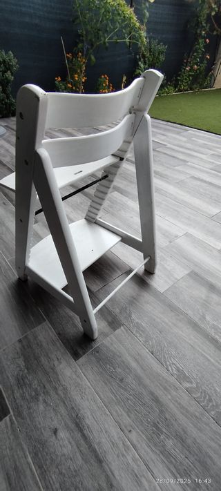Silla alta para bebé de madera 