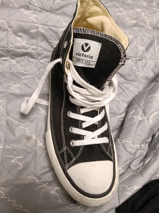 Botas Victoria Talla 40 Negras y Blancas