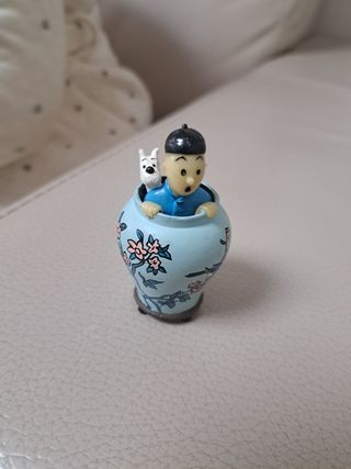 Figura Tintín en jarrón decorado