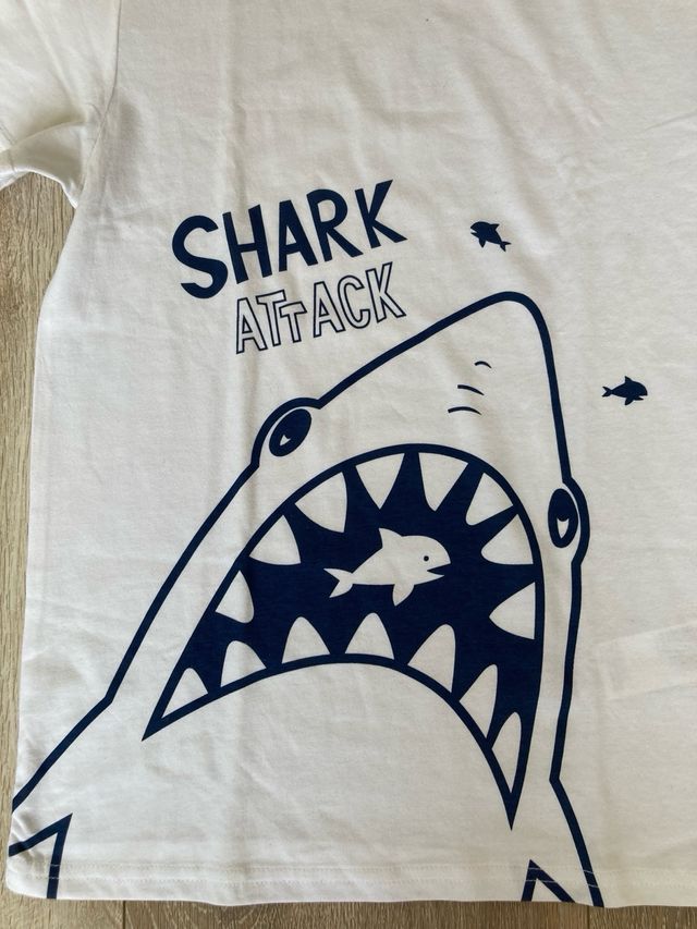Camiseta Tiburón Ataque Talla 12 años Nueva