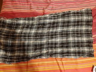 Fulard largo a cuadros gris y blanco