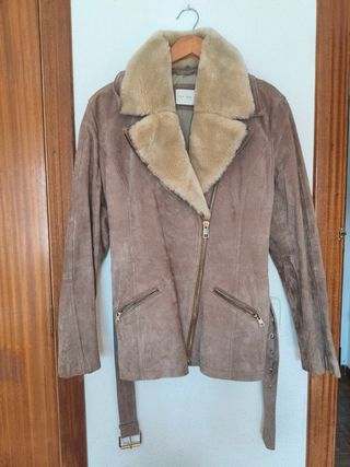 Chaqueta de ante con cuello de pelo
