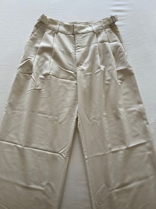 Pantalón ancho Stradivarius beige