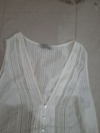Blusa Stradivarius blanca sin mangas