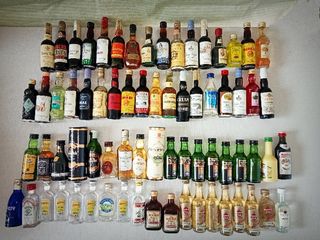 Collezione di mini bottiglie di whisky/rum/liquore