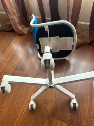 Silla infantil Ikea azul y blanca