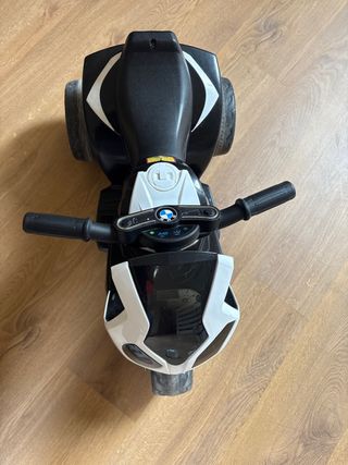 Moto BMW Eléctrica Infantil en muy buen estado.