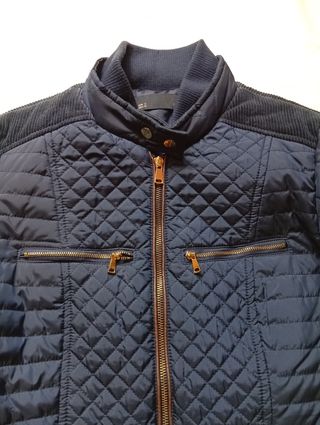 Cazadora acolchada azul marino