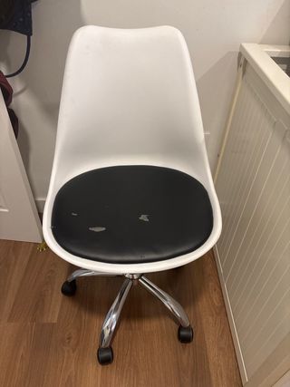 Silla de escritorio giratoria blanca y negra