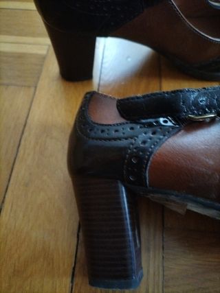 Zapatos Merceditas T-Strap Tacón Marrón y Negro