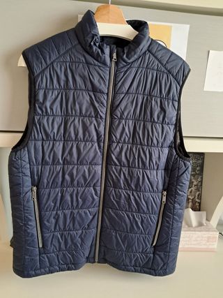Chaleco acolchado azul marino chico. talla L.
