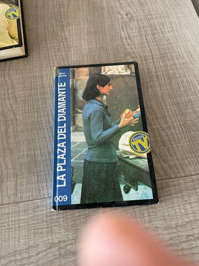 Lote 4 libros. Éxitos TV