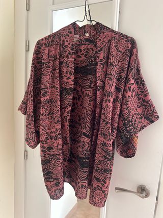 Kimono estampado rosa y negro talla única