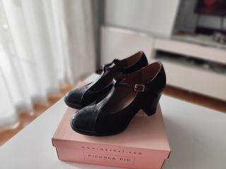 Zapatos salón charol Piccola Piu negros