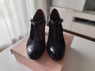 Zapatos salón charol Piccola Piu negros