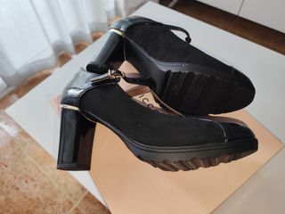 Zapatos salón charol Piccola Piu negros