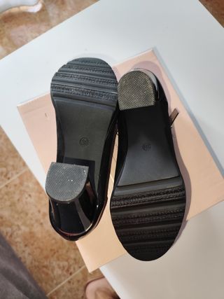 Zapatos salón charol Piccola Piu negros