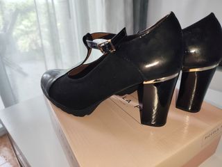 Zapatos salón charol Piccola Piu negros