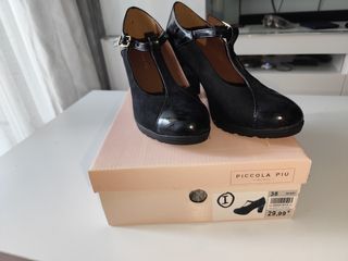 Zapatos salón charol Piccola Piu negros