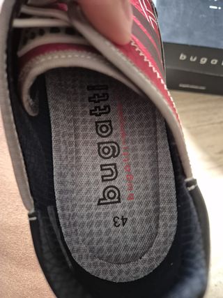 Zapatillas Bugatti rojas y negras Talla 43