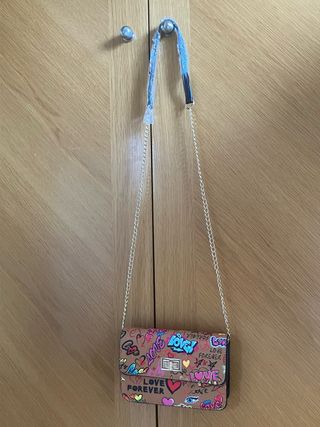 Set de dos bolsos y una cartera de mano a conjunto