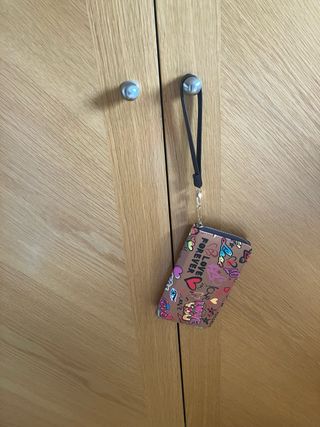 Set de dos bolsos y una cartera de mano a conjunto
