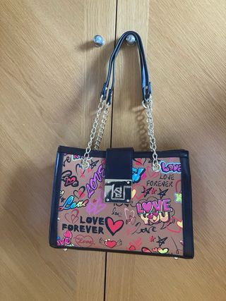 Set de dos bolsos y una cartera de mano a conjunto