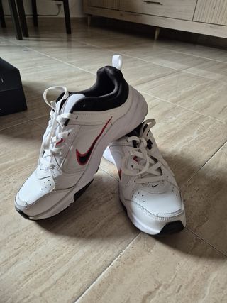 Zapatillas Nike Blancas y Rojas